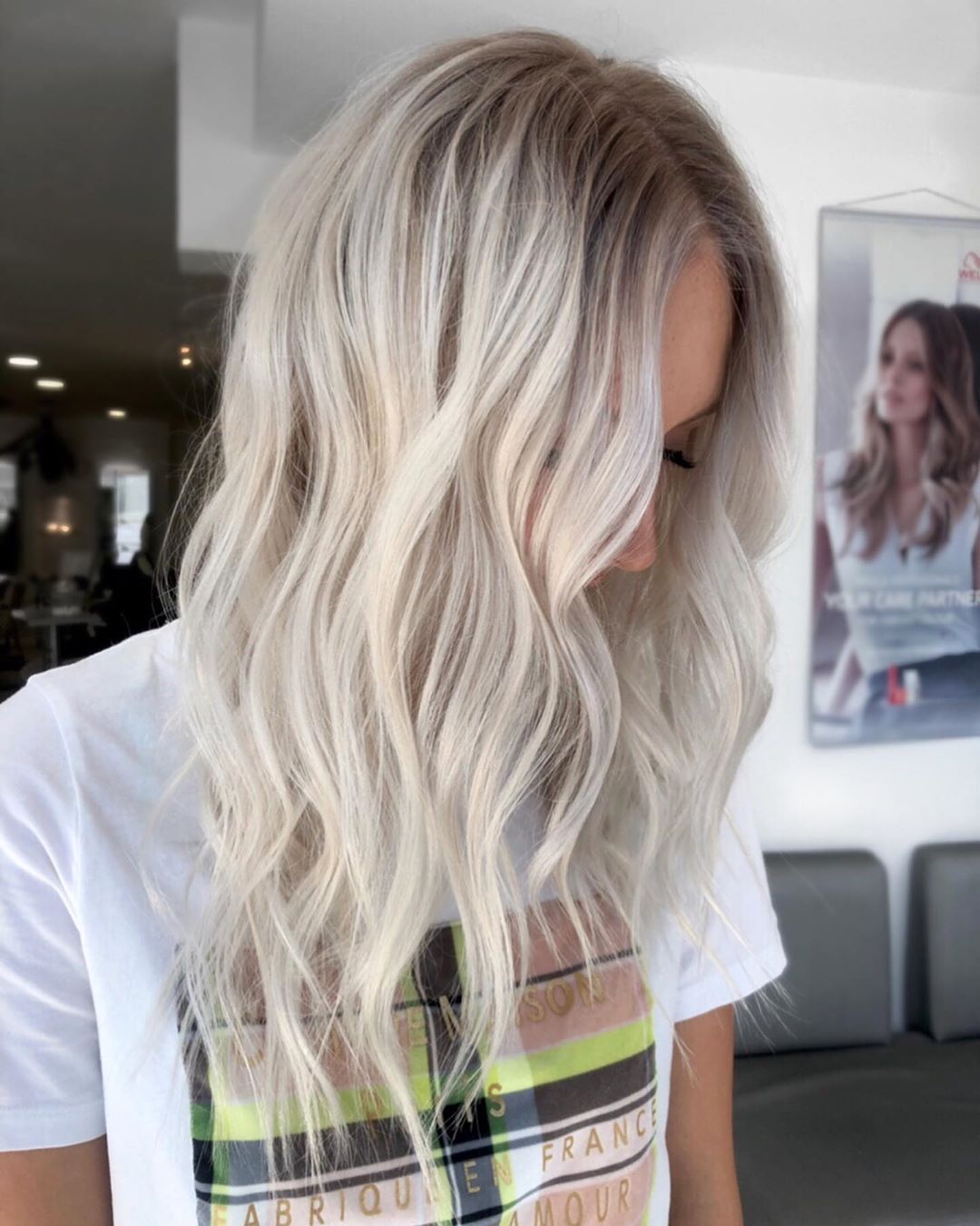 root-shadow-hair-color-trend-2020