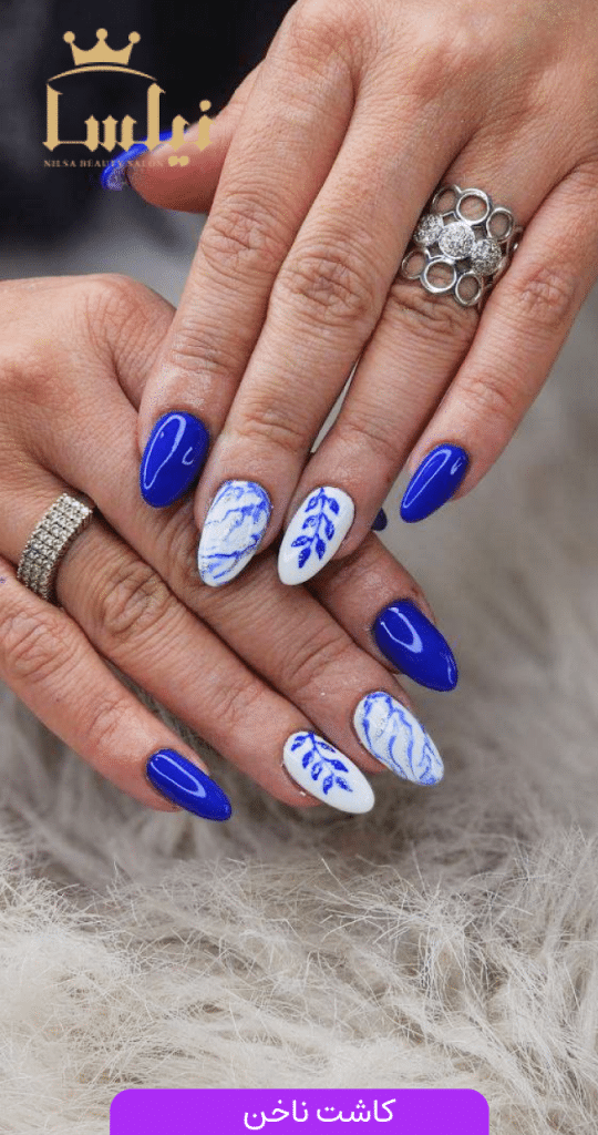 کاشت ناخن و طراحی ناخن زن جوان در سالن زیبایی نیلسا